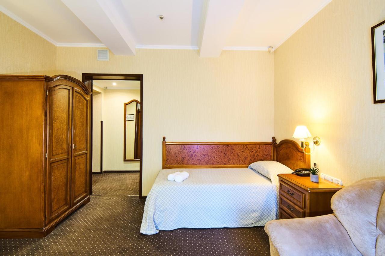 Art Hotel Academy Dnipro Dış mekan fotoğraf