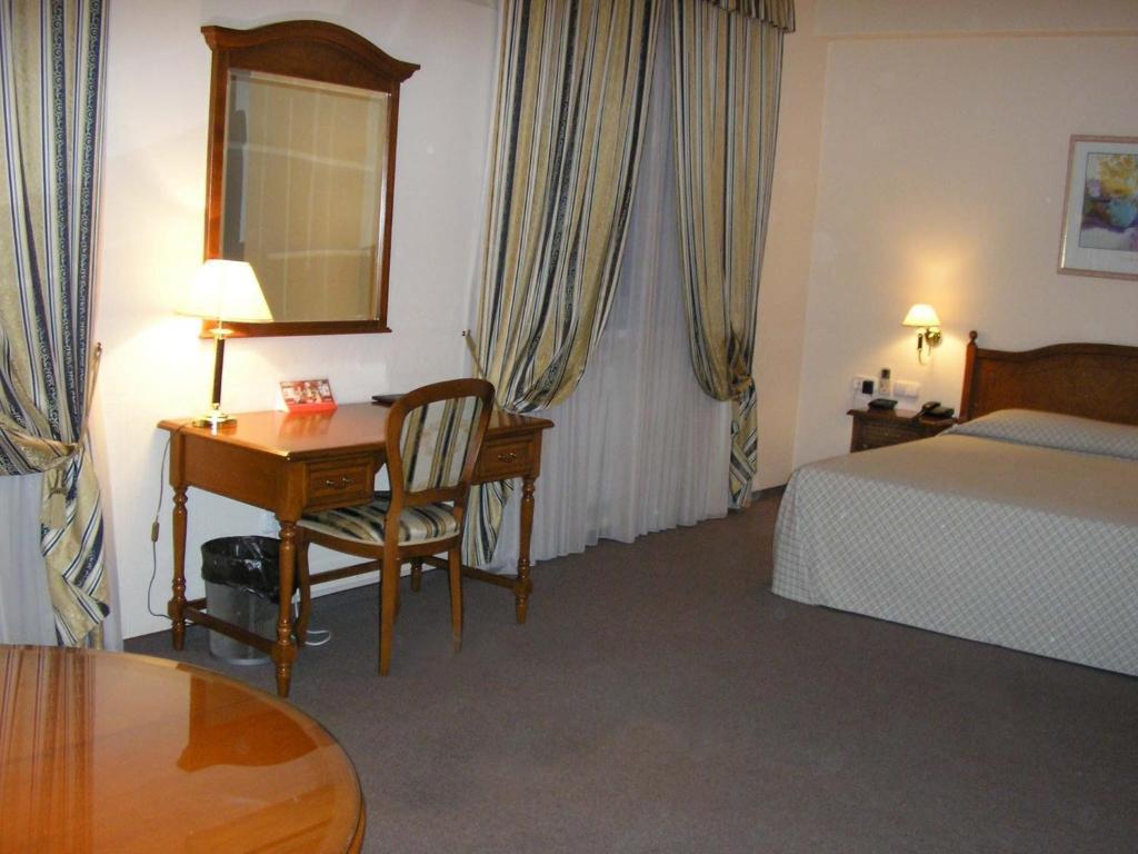 Art Hotel Academy Dnipro Oda fotoğraf