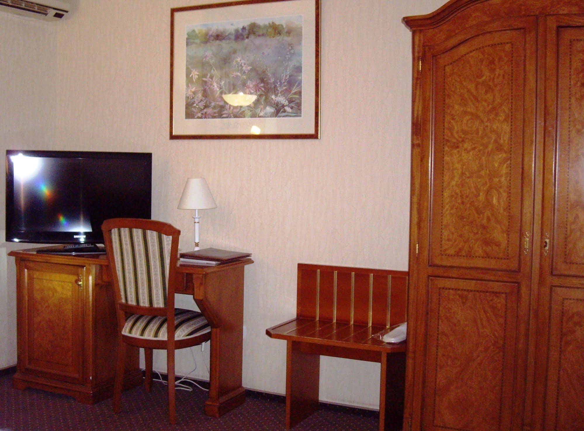 Art Hotel Academy Dnipro Dış mekan fotoğraf